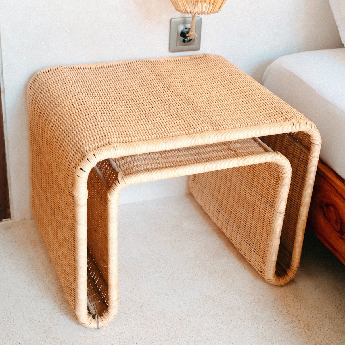 Rotan bijzettafel met stabiel metalen frame – Handgemaakte salontafel BAYU