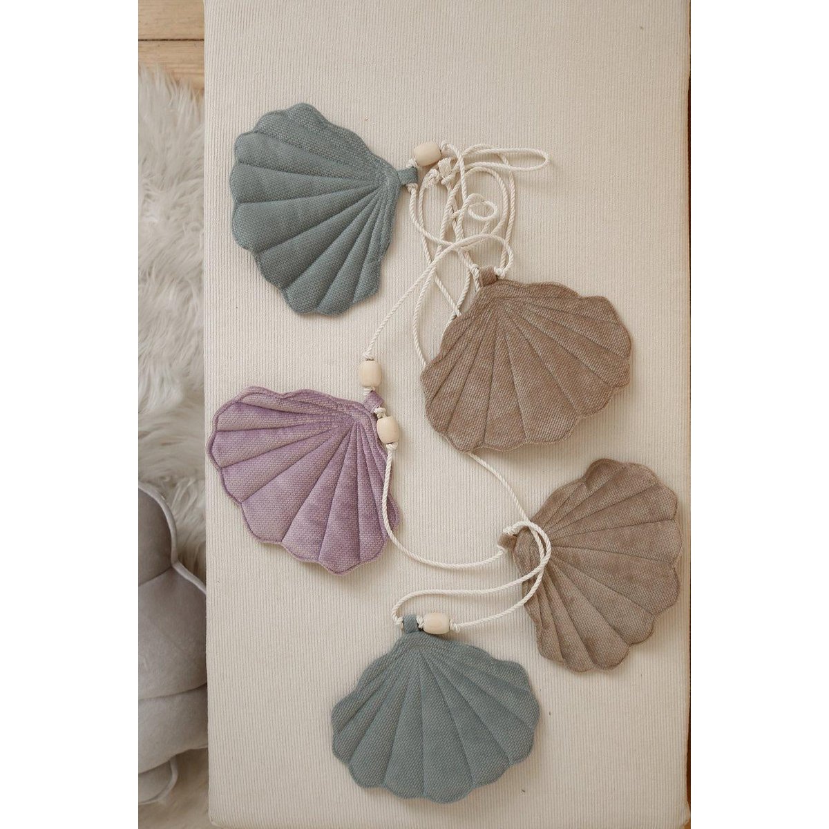 Fluwelen Slinger met Schelpen “Grijs Mint”