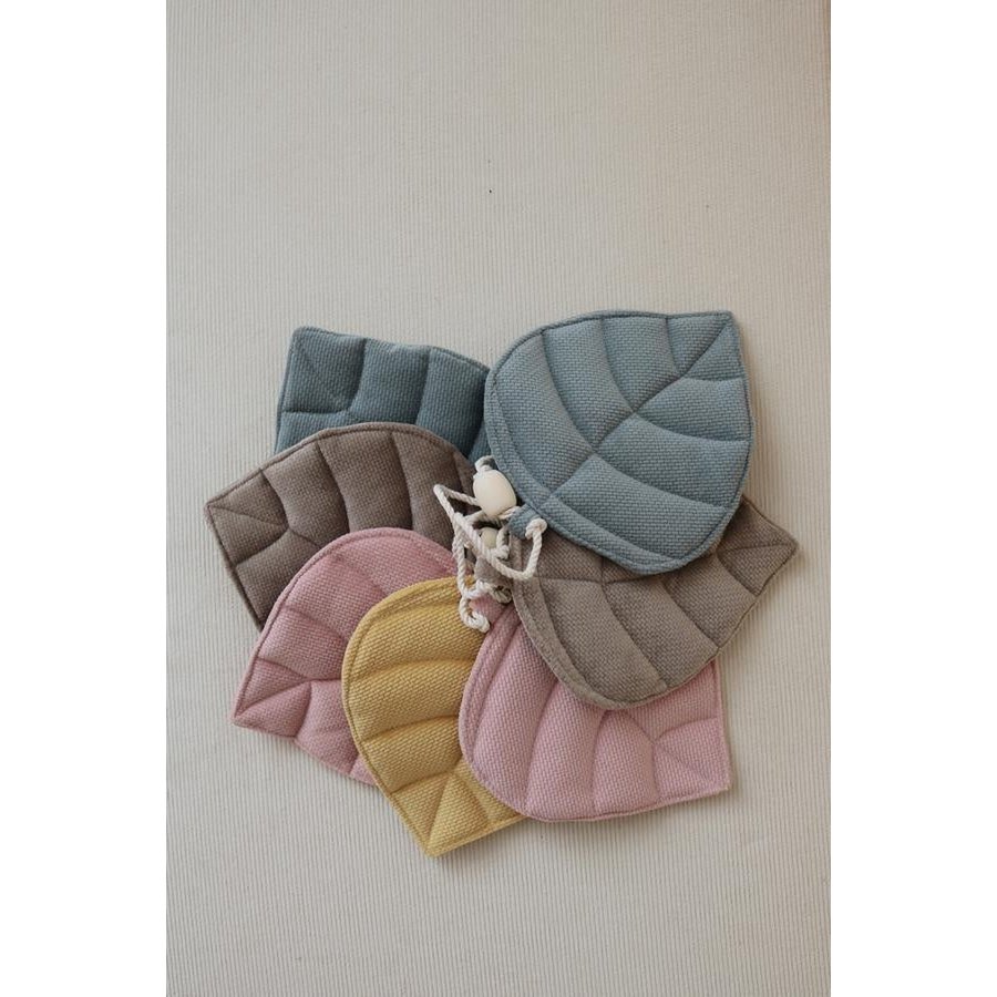 Fluwelen slinger "Pastel Stories" met bladeren