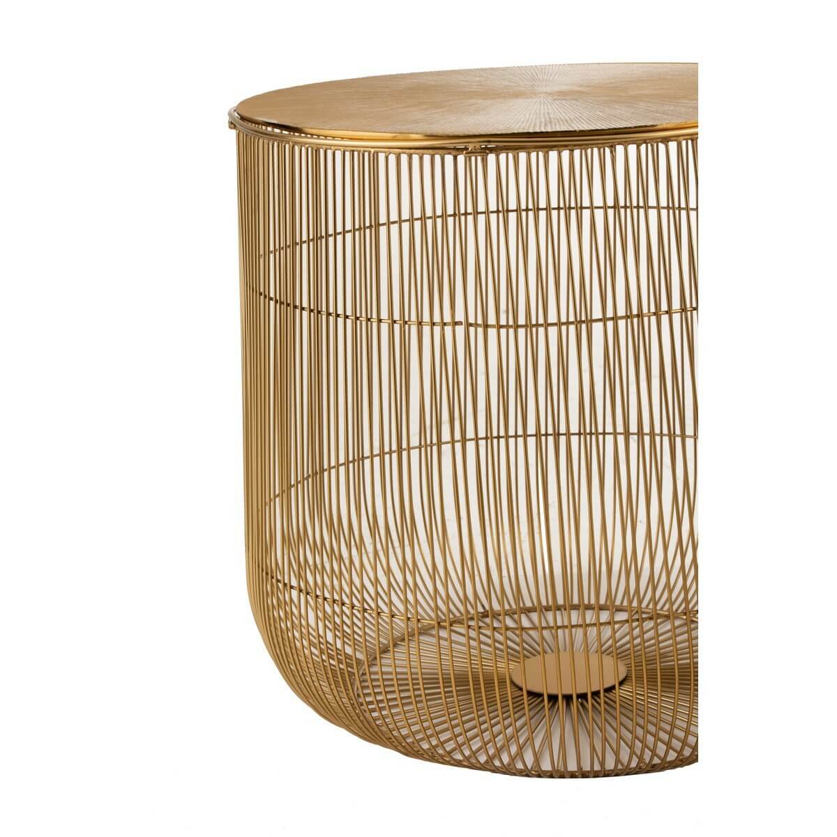 Metalen gouden bijzettafel van J-Line met mandontwerp, elegante opbergmeubel dat stijl toevoegt aan elk interieur.