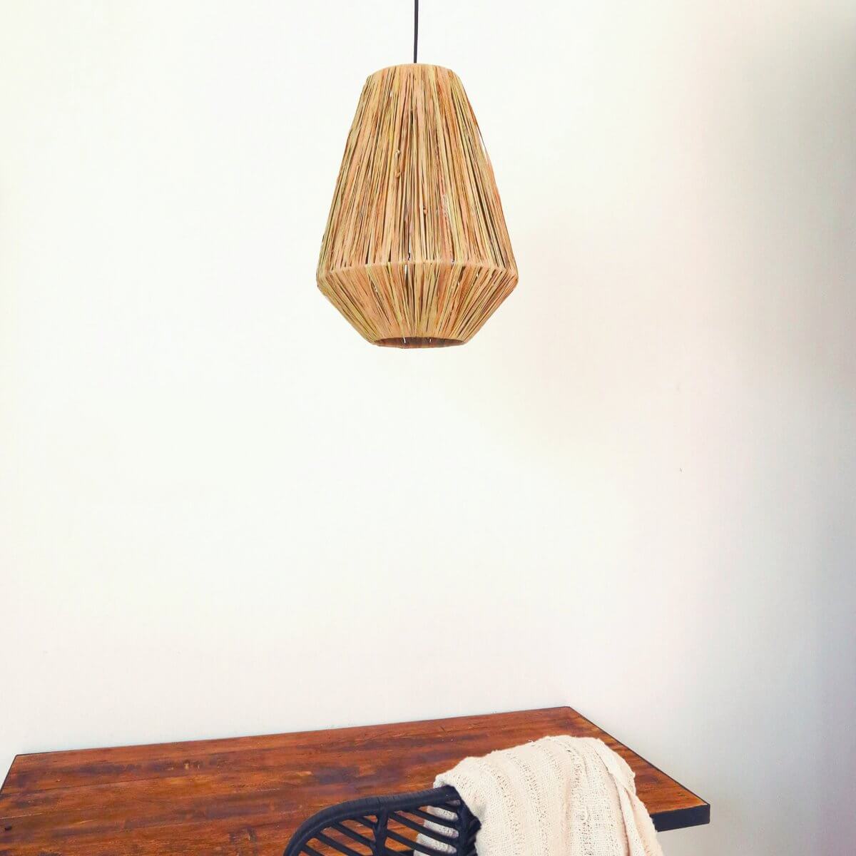 Raffia plafondlamp pendel Endah voor een tropische sfeer in huis.