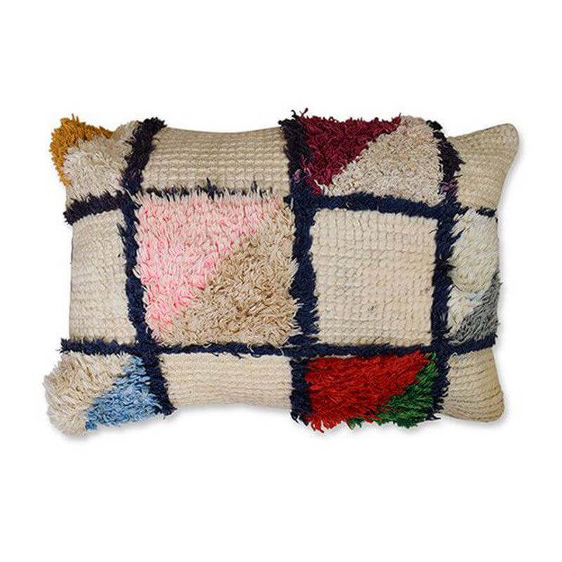 Marokkaans kussen van vintage Berberkleed in kleurrijk patroon, unieke handgemaakte eyecatcher voor woon- en slaapkamer.