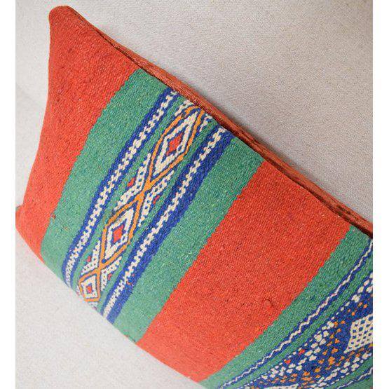 Marokkaans kussen - Uniek vintage Berberkleed met kleurrijk design, ideaal voor een bohemian sfeer in huis of tuin, type P603.