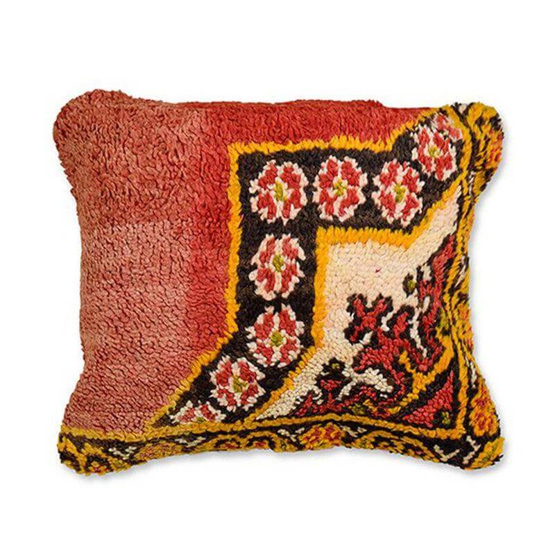 Vintage Marokkaans kussen gemaakt van Berberkleed, kleurrijk en uniek, een kunstwerk voor je interieur. Handgemaakte eyecatcher.