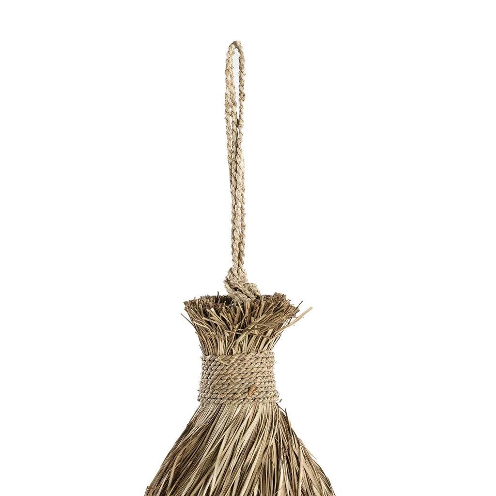 Guagua hanglamp van mendong gras en waterhyacint met ophangkoord, voor een sfeervolle inrichting in huis en overdekte buitenruimtes.
