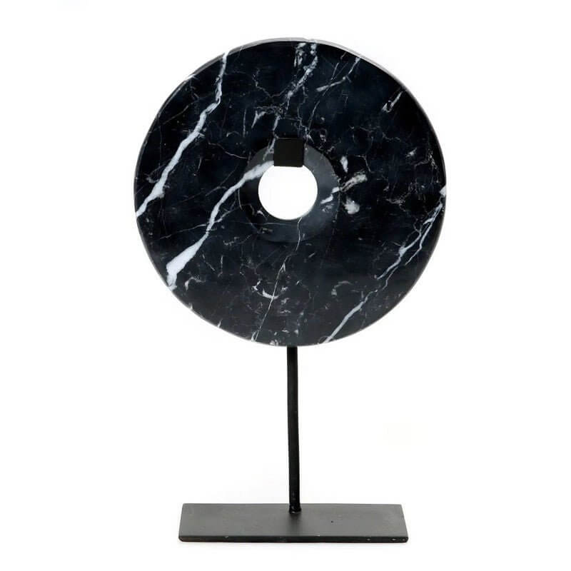 Zwarte marmeren schijf op standaard, stijlvol en eenvoudig ontwerp voor interieurdecoratie, perfect voor tafel of bureau.