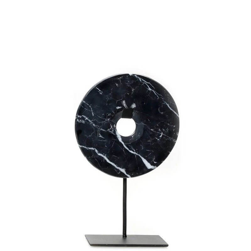 Zwarte marmeren schijf op standaard, decoratief object voor interieur, minimalistisch design, Bazar Bizar, zwart marmer