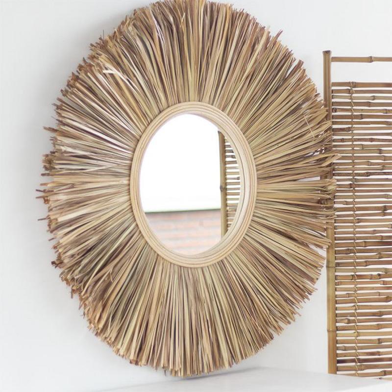 Ronde spiegel Sunrise ♥ Earthware Ronde spiegel Sunrise. Onze spiegels hebben een bohemian uitstraling dankzij het gebruik van eco-vriendelijke materialen zoals rotan, riet, bamboe & zeegras.