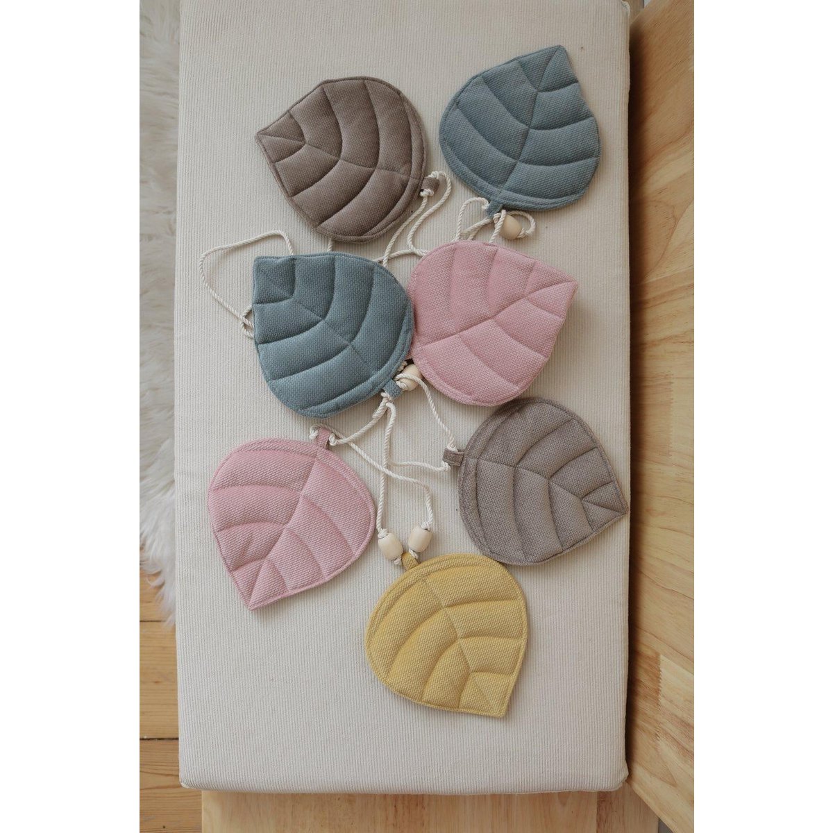 Fluwelen slinger "Pastel Stories" met bladeren