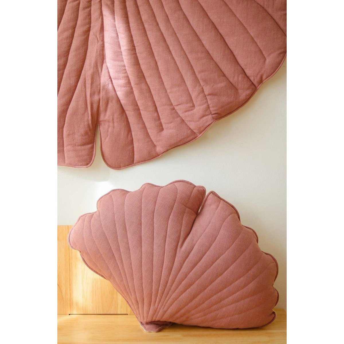 "Dirty Pink" linnen Ginkgo bladkussen