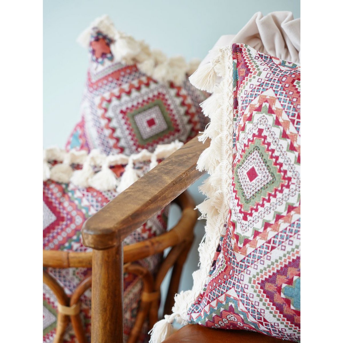 Decoratief kussen in 'roze bohostijl' met franjes