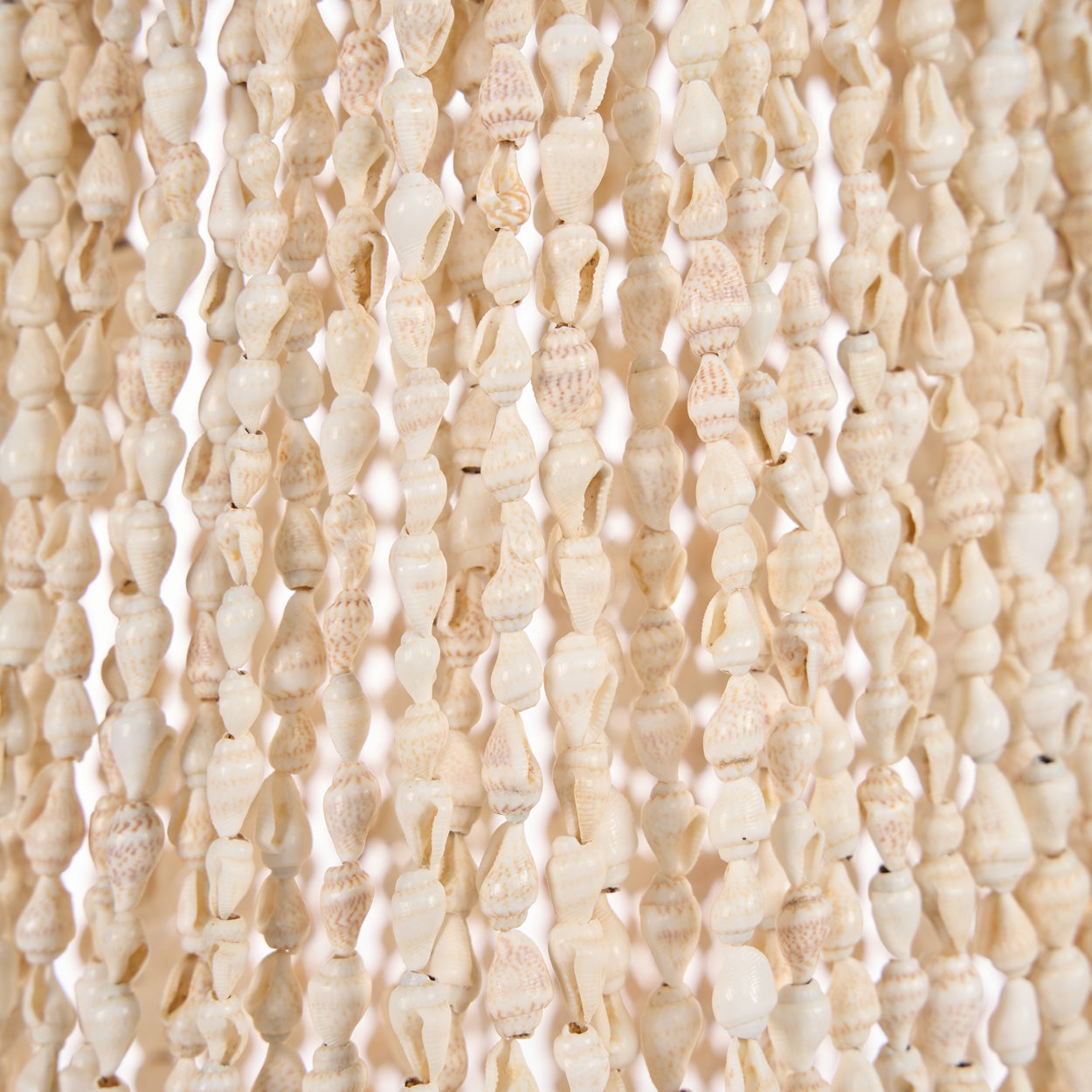 Schelpenkroonluchter Oceaan Toren naturel 40 cm detail