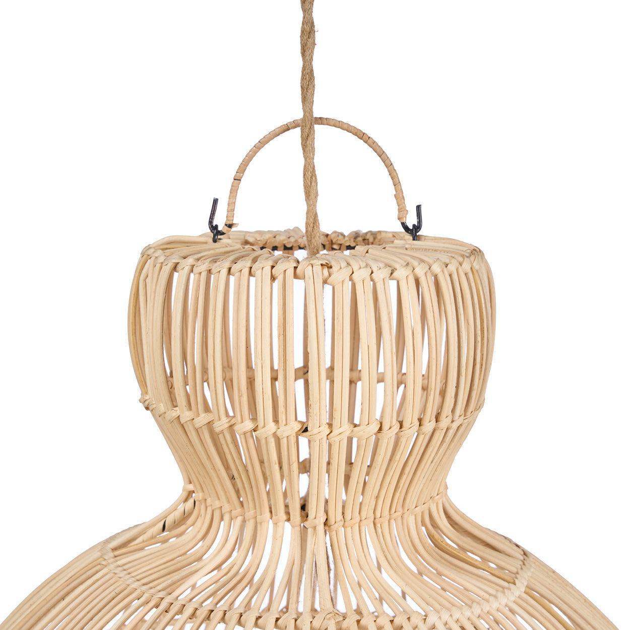 Sfeerbeeld van rotan hanglamp matcha 50 cm
