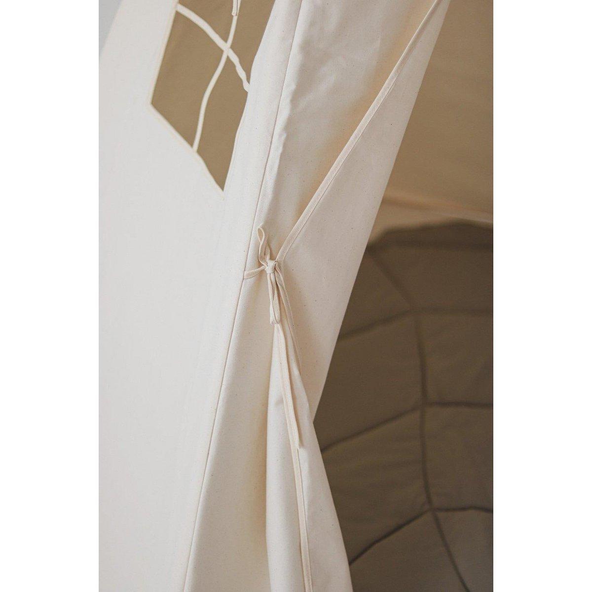 "Beige" Tipi-tent-Moi Mili-Ik Hout ervan.