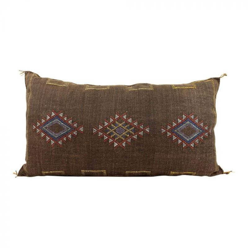 Groot Boho kussen Sabra in bruin van vegan zijde met Marokkaans patroon, maat 90x50 cm, perfect voor bed of bank.