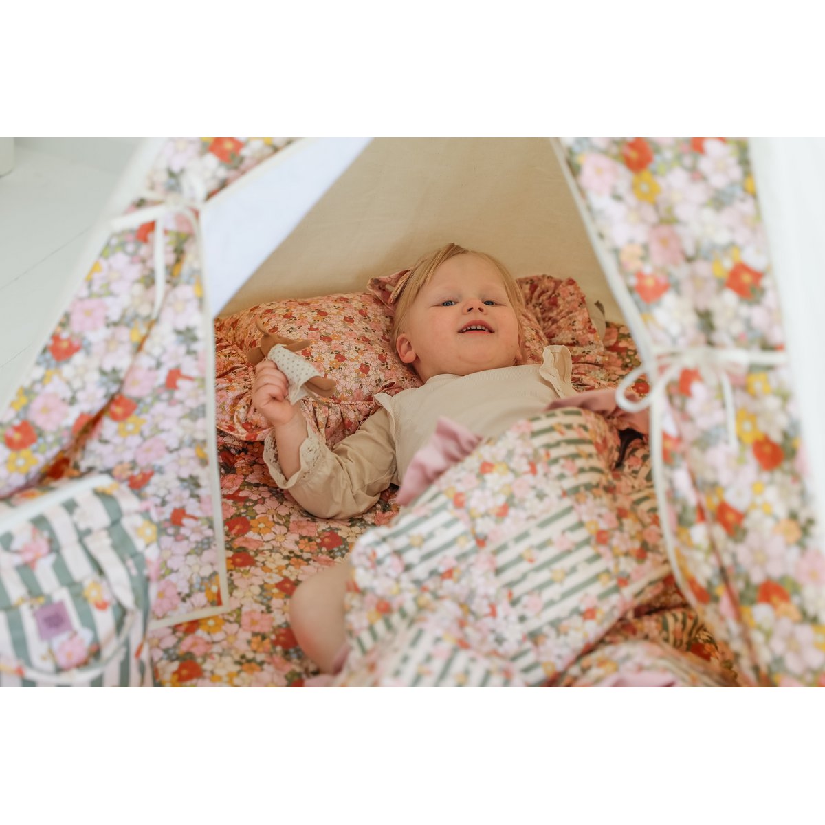 Cotton Tipee Tent voor meisjes met bloemen Afdrukken "Green Garden" bloemen en stijlvolle tent, verjaardagscadeau idee voor meisje, voorjaarshuisdecoratie-Moi Mili-Ik Hout ervan.