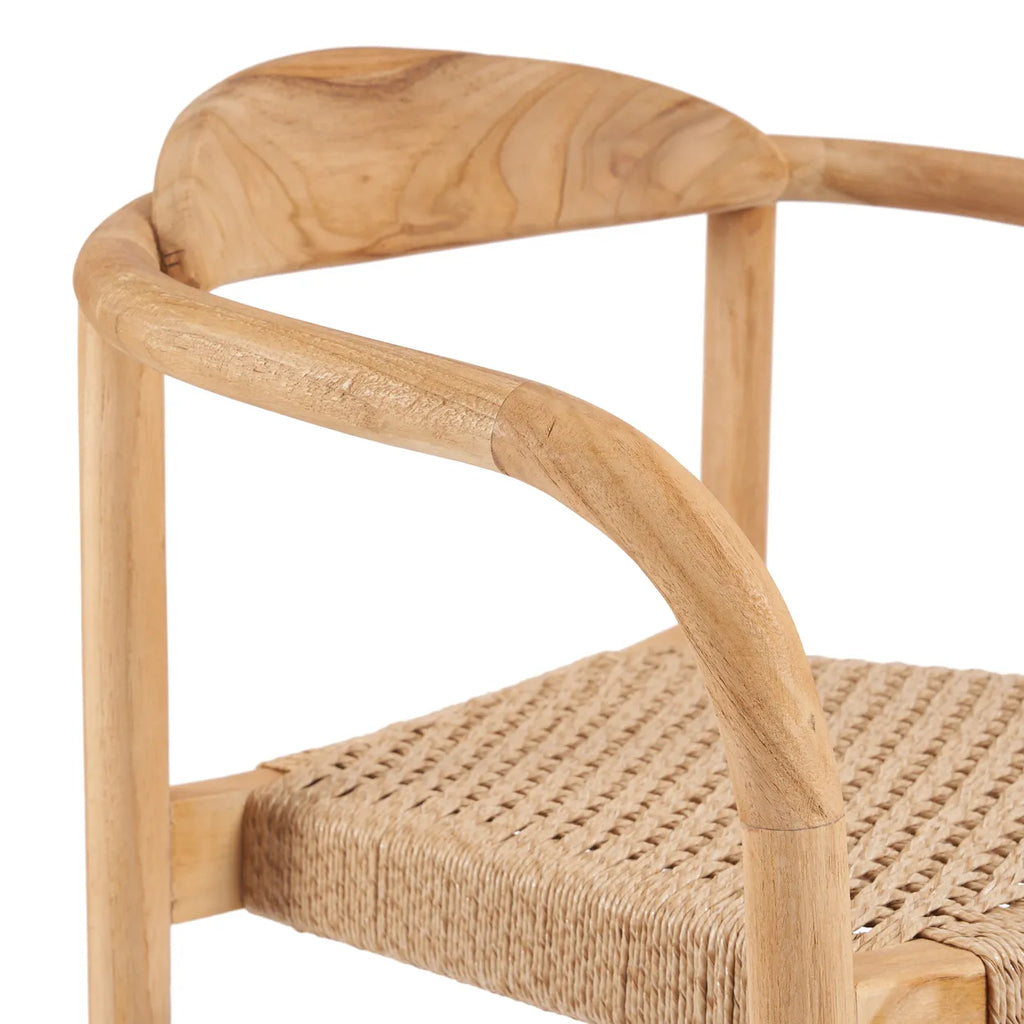 De Amaya Eetkamerstoel - Naturel - Outdoor Bazar Bizar Maak je klaar om deze fantastische stoel aan je vrienden en familie te laten zien voor een episch buitendiner! Deze stoel biedt niet alleen comfort en ondersteuning met zijn tijdloze ontwerp, maar hij