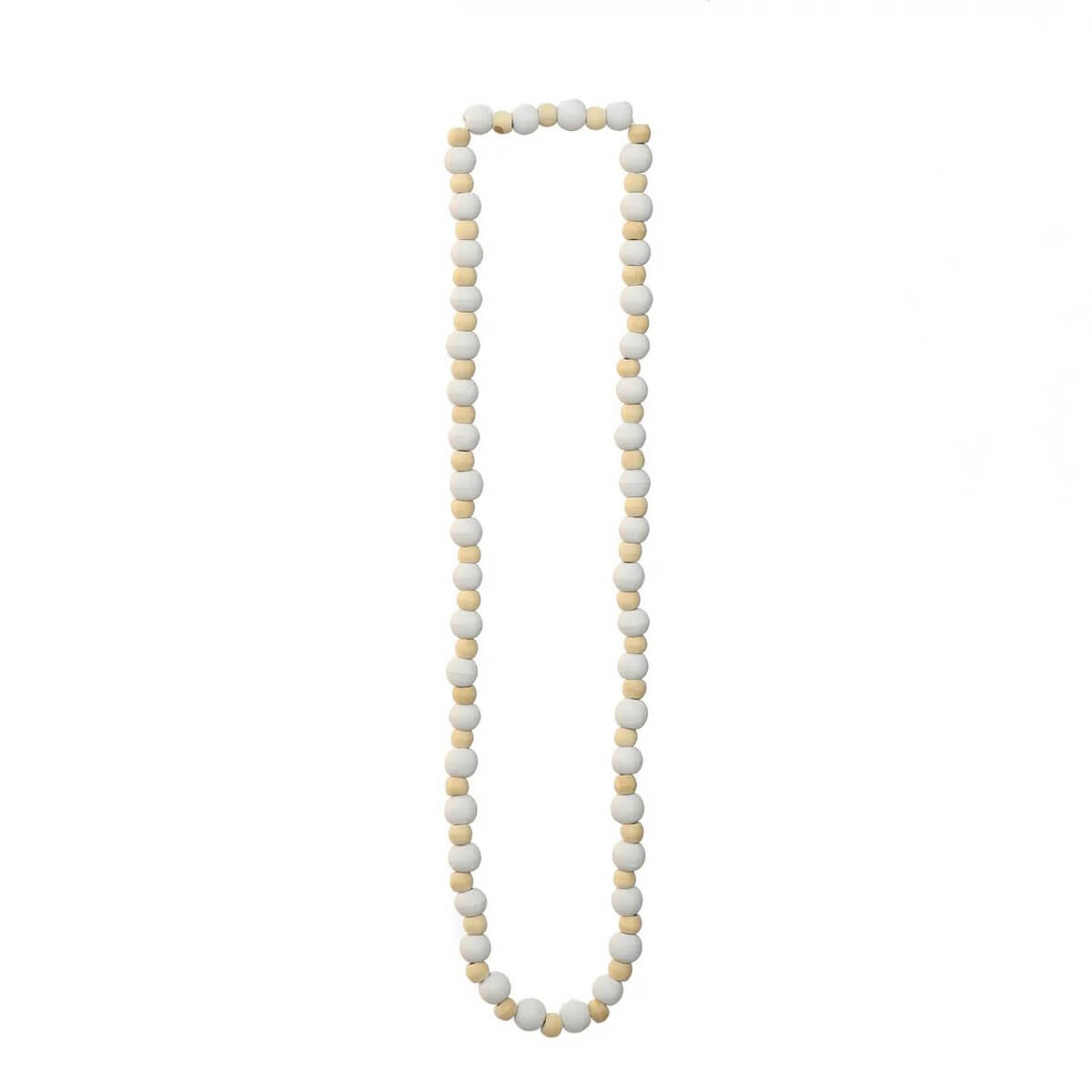 Bohemian style De Canggu ketting in natuurlijk wit, showcasing timeless elegance with smooth wooden beads and sleek lines.