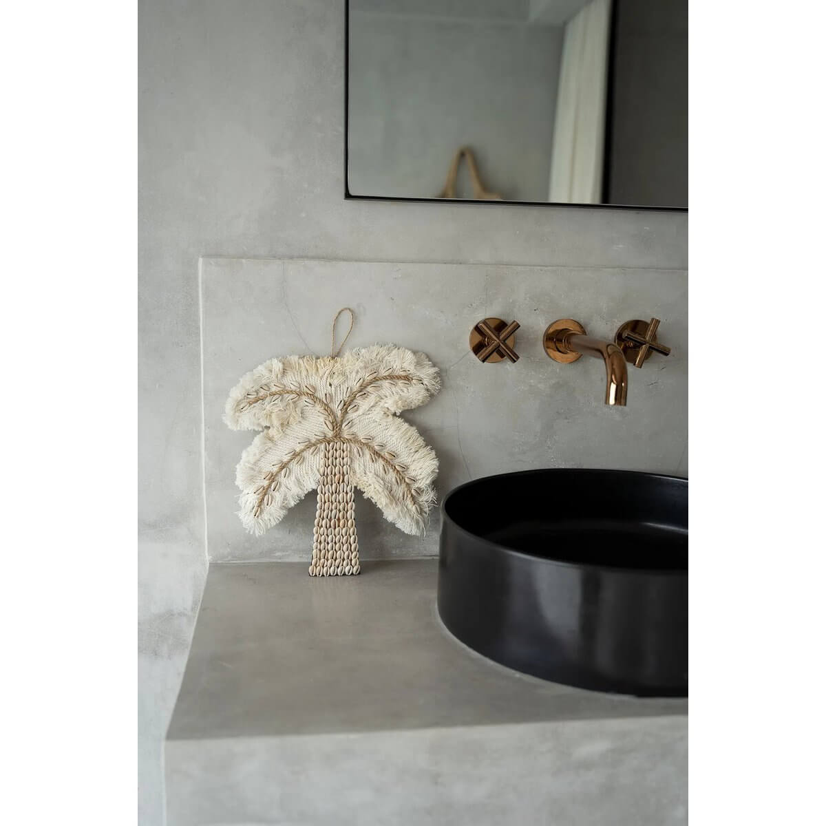 Bohemian De Cotton Shell Palmboom in beige and white, made of shell and cotton, decor piece by Bazar Bizar Living, 27cm tall.