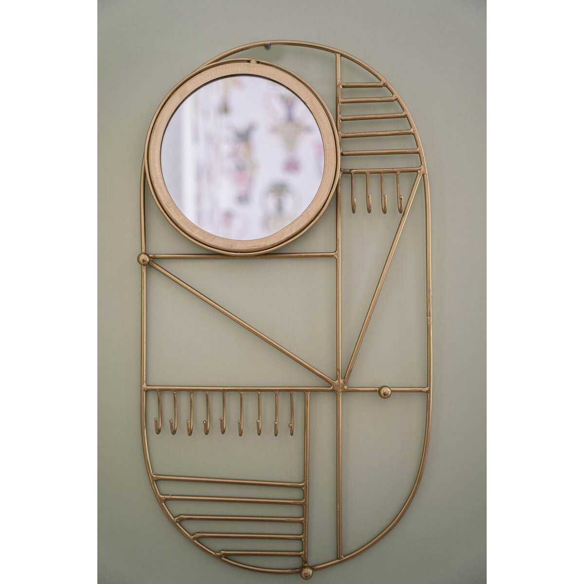 Elegante messing muurhanger "Do I Look Pretty" met spiegel en unieke geometrische patronen, stijlvol voor elk interieur.