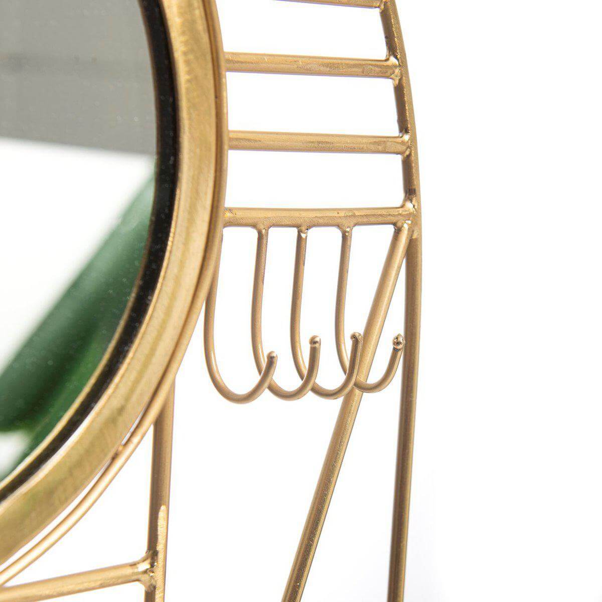 Gouden messing muurhanger met elegante haken, voegt charme en stijl toe aan elk interieur.