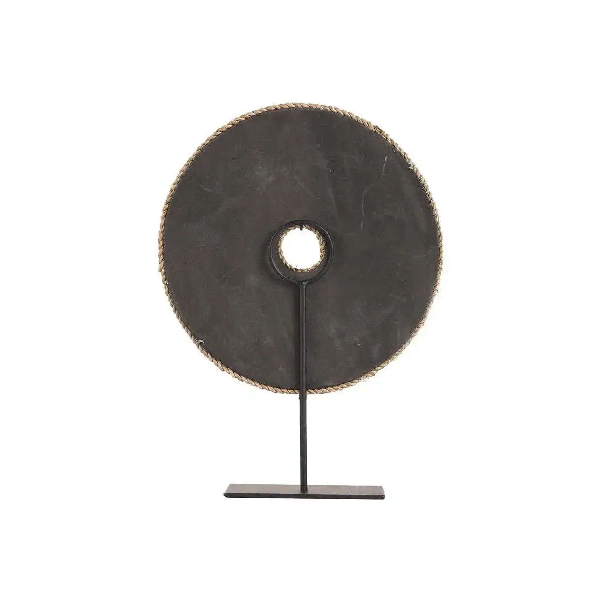Elegant De Doh Nuts op standaard in natuurlijk wit, verfijnde schaalconstructie voor speelse charme in elk interieur.