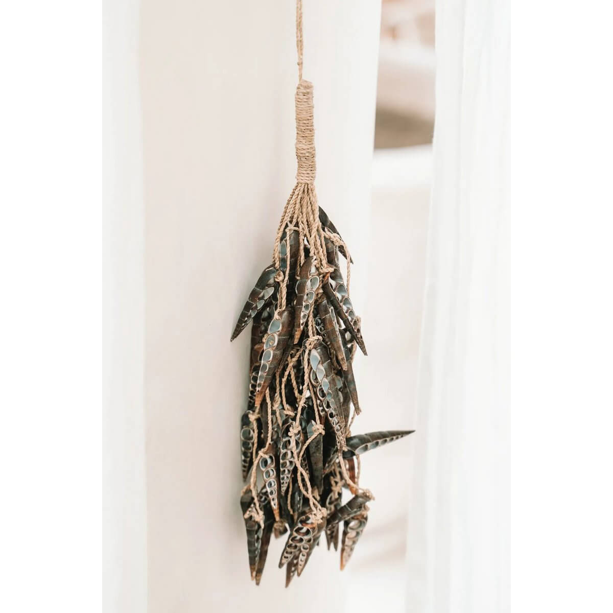 Bohemian unicorn horn-shaped shell tassel in brown, hanging decor piece, 48cm x 10cm, perfect for keychains or wall art.