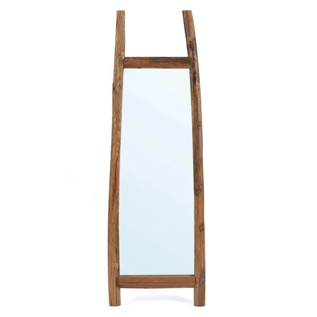 Elegant De Fabulook dressing spiegel voor dames, natuurlijk hout, perfect voor stijlvolle outfitplanning en meer zelfvertrouwen. Nederlands ontwerp.