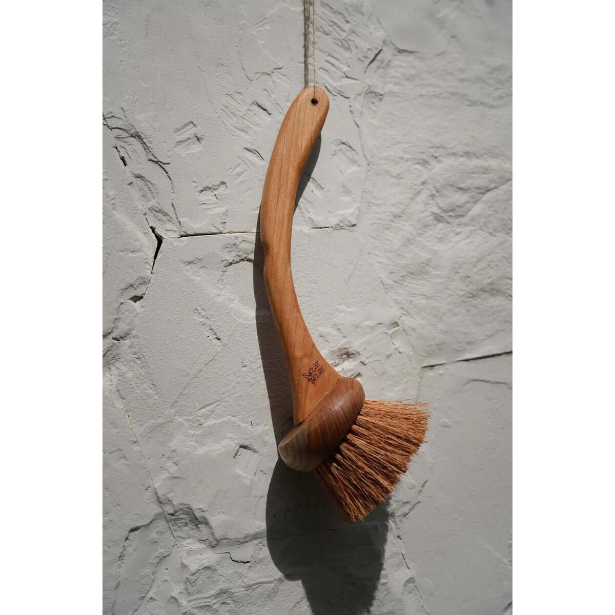 Bohemian-style De Hatra Brush made from teak wood, perfect for cleaning with its ergonomic handle and robust bristles.