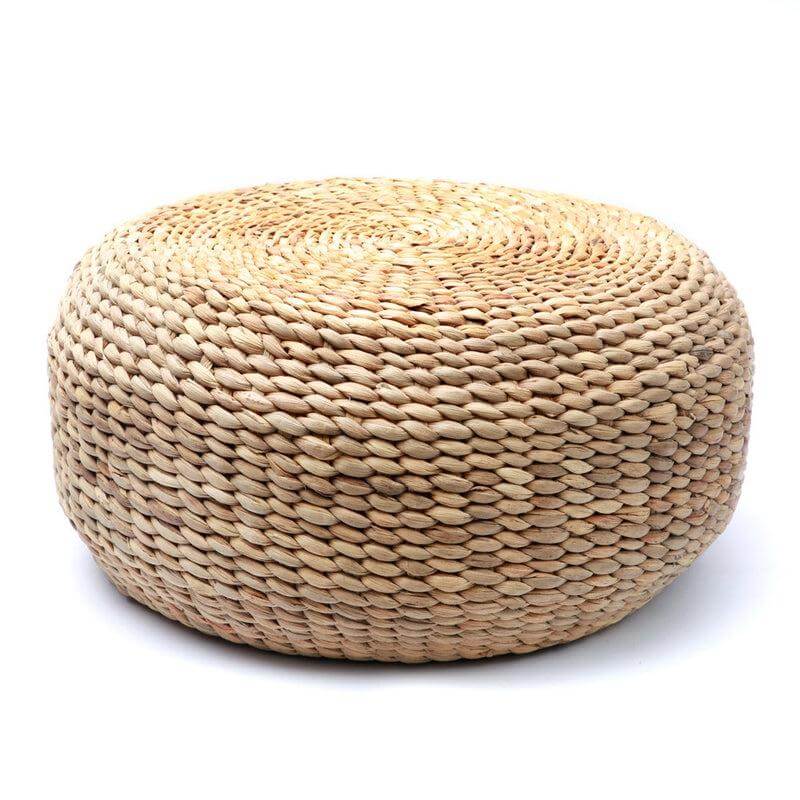 Boho poef gemaakt van duurzame, natuurlijke materialen ideaal voor interieur, tuin of terras. Handgemaakt en veelzijdig inzetbaar.