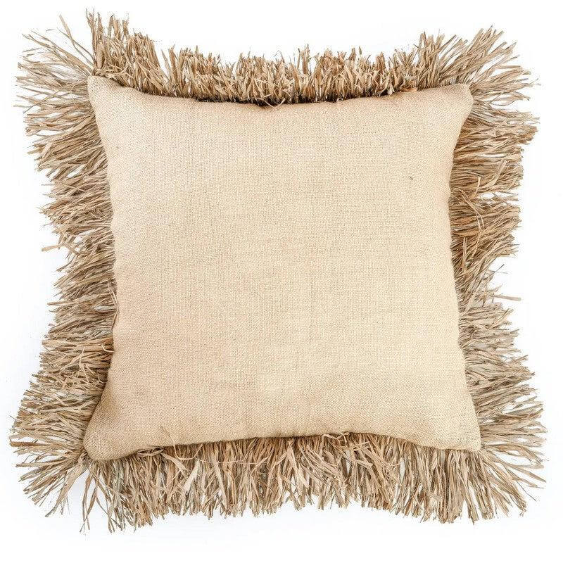De Jute Bonita Kussenhoes met natuurlijke jute- en raffia-franjes voor een vakantiegevoel, formaat 60x60 cm.