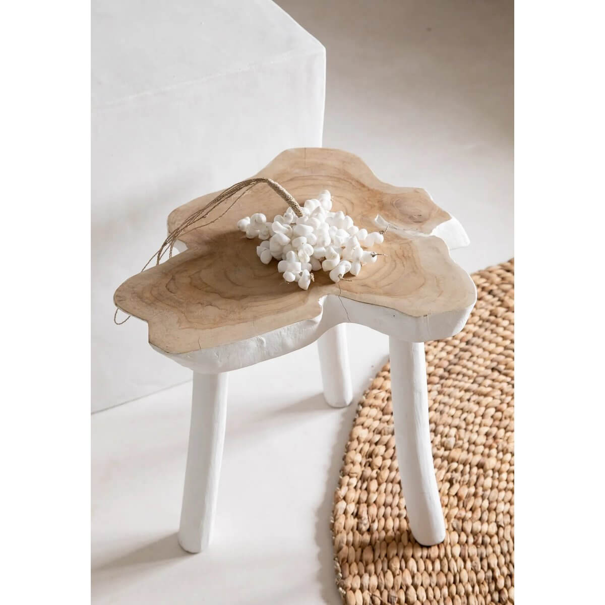 Bohemian white shell hanger on rustic wooden stool, handcrafted by Balinese artisans, perfect for doors or decor. Bazar Bizar Living.