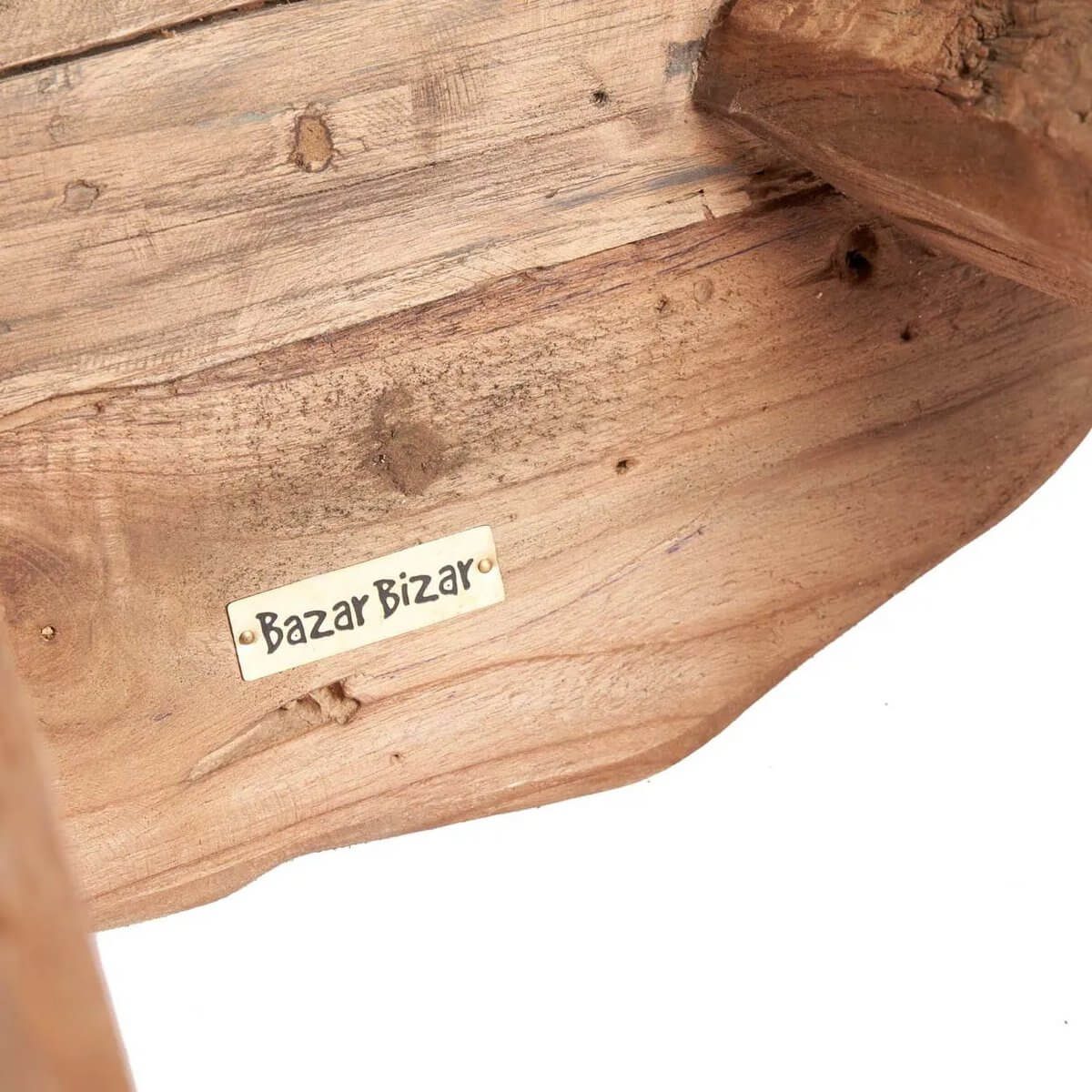Close-up of De Marabunta bijzettafel with rustic wood texture and Bazar Bizar label, exuding bohemian charm.