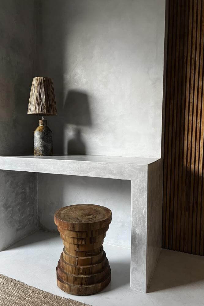 Alt Tag: De Mazu Kruk - Natuurlijke houten kruk met ringontwerp, perfect als bijzettafel, Indonesisch suarhout, hoogwaardige afwerking.