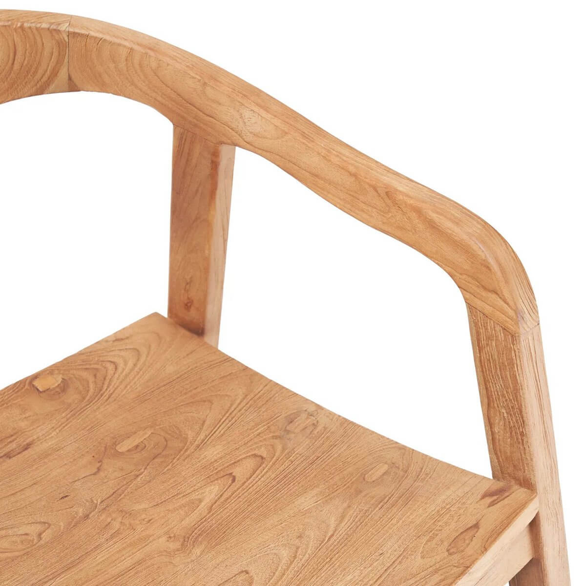 De Nihi Watu bohemian-stijl houten eetkamerstoel, merk Bazar Bizar Living, met ronding en natuurlijke afwerking.