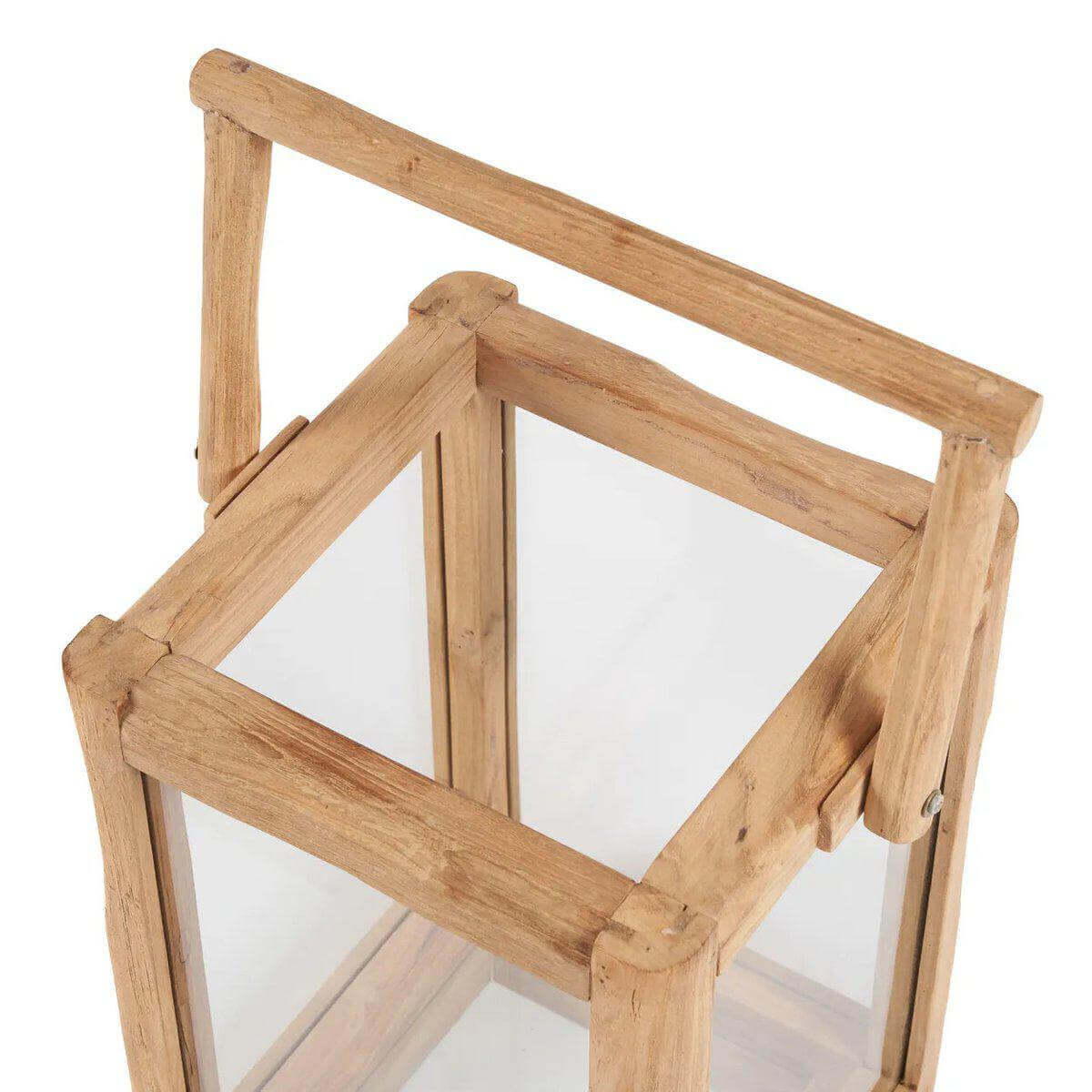 Natuurlijke houten lantaarn Nusa Penida met glazen panelen, perfecte tijdloze charme voor binnen- en buitendecoratie.