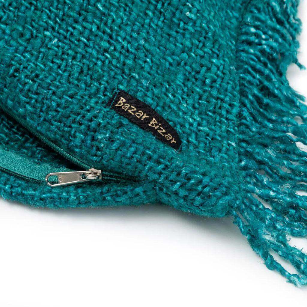 Aqua kussenhoes 30x50 cm met ritssluiting, merk Bazar Bizar, in een gemêleerde stof met decoratieve franje voor een stijlvolle look.