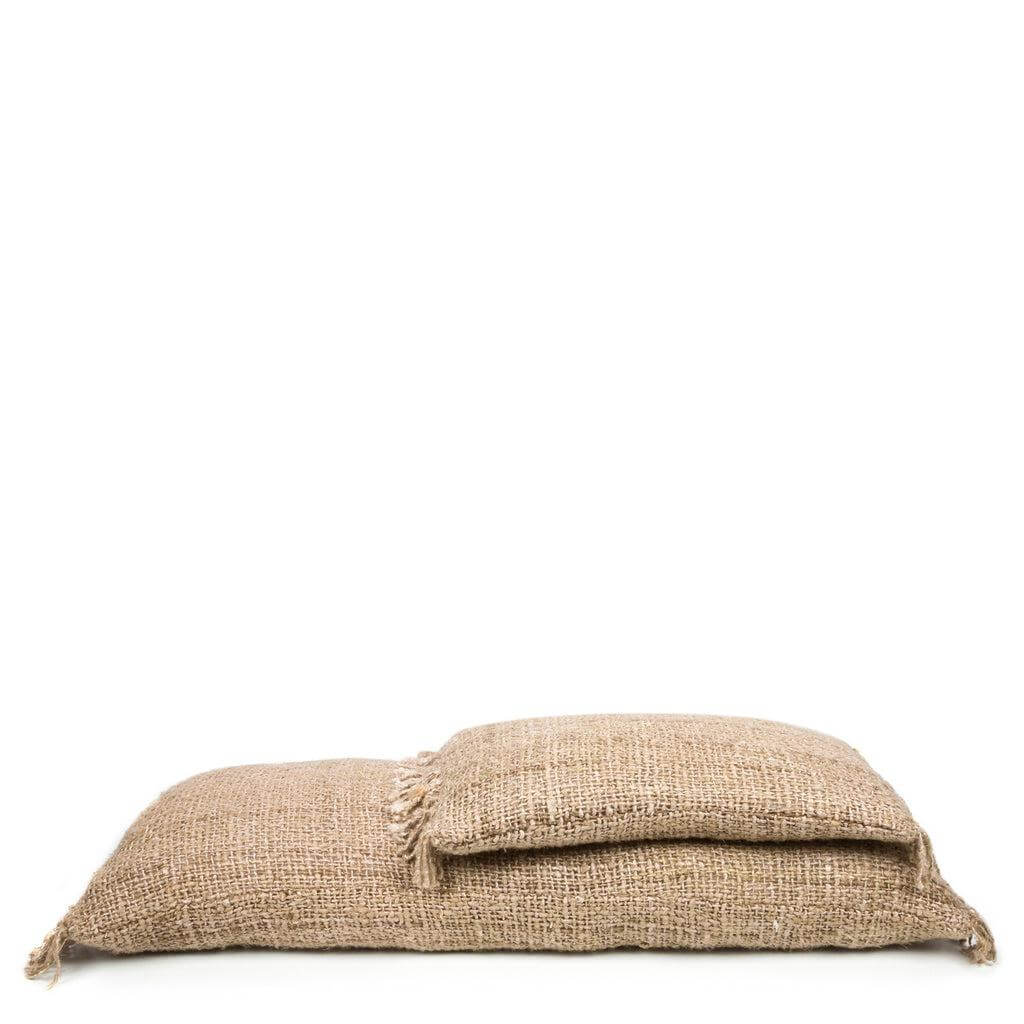 Beige kussenhoes 30x50, geen binnenkussen, zacht katoen voor een chique boho-stijl in interieur of tuin.