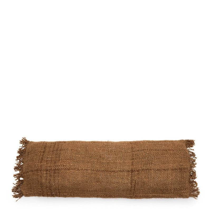 De Oh My Gee Kussenhoes bruin 35x100 cm, voegt boho-stijl en textuur toe aan interieur, tuin of patio. Gemaakt van zacht katoen.