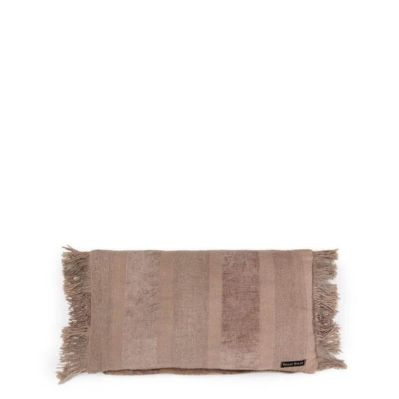 De Oh My Gee kussenhoes in betonfluweel, 30x50 cm. Voeg een bohemian touch toe aan je interieur met dit handgemaakte design.