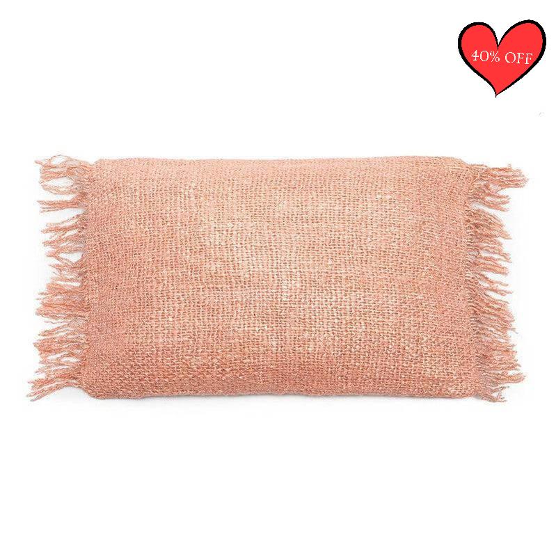 Zalmroze kussenhoes De Oh My Gee 30x50 cm, voegt boho-stijl toe aan interieur, tuin of patio. Gemaakt van zacht katoen, geen binnenkussen.
