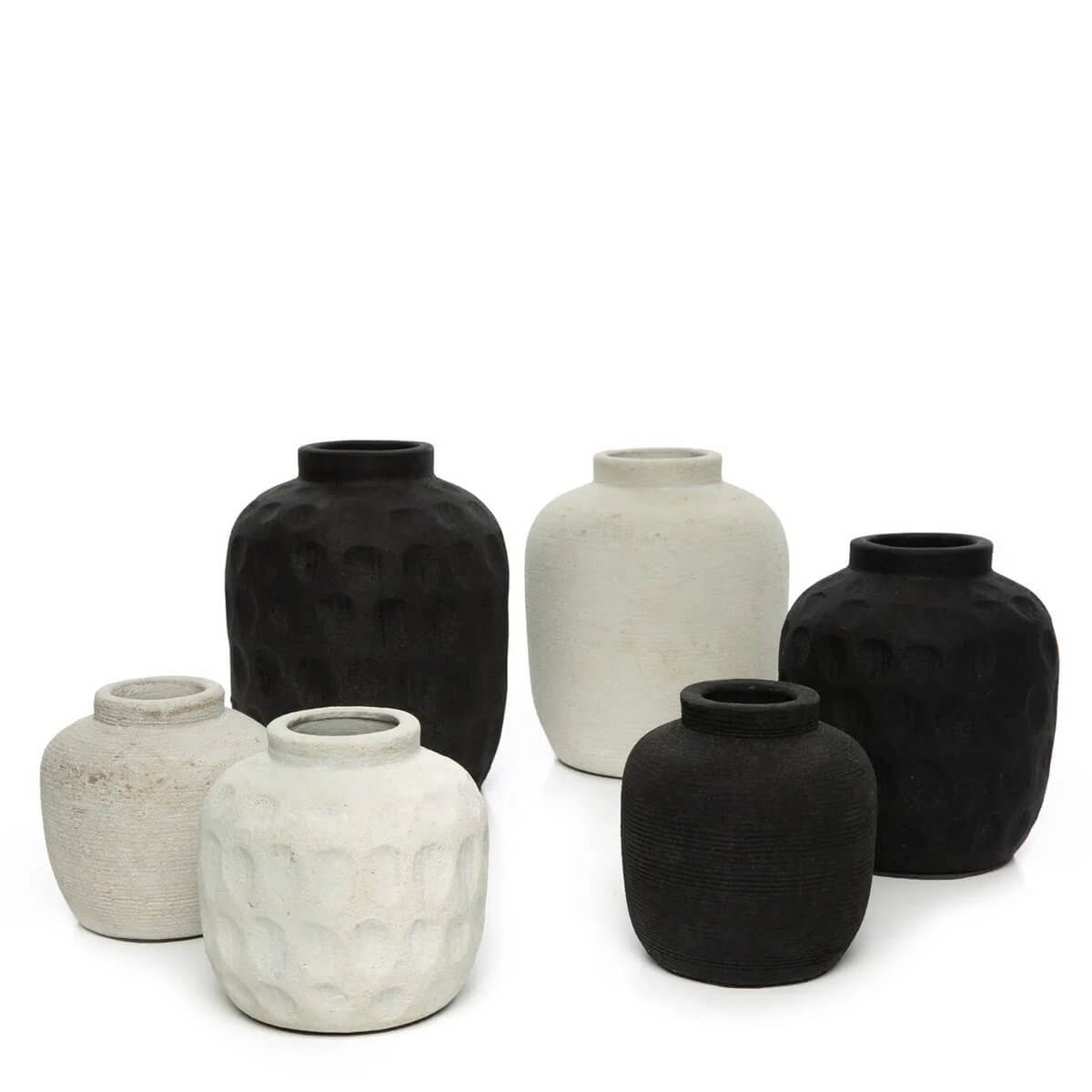 Collection of black and white terracotta Peaky vases in various sizes, perfect for Bohemian decor with dried or fresh flowers.