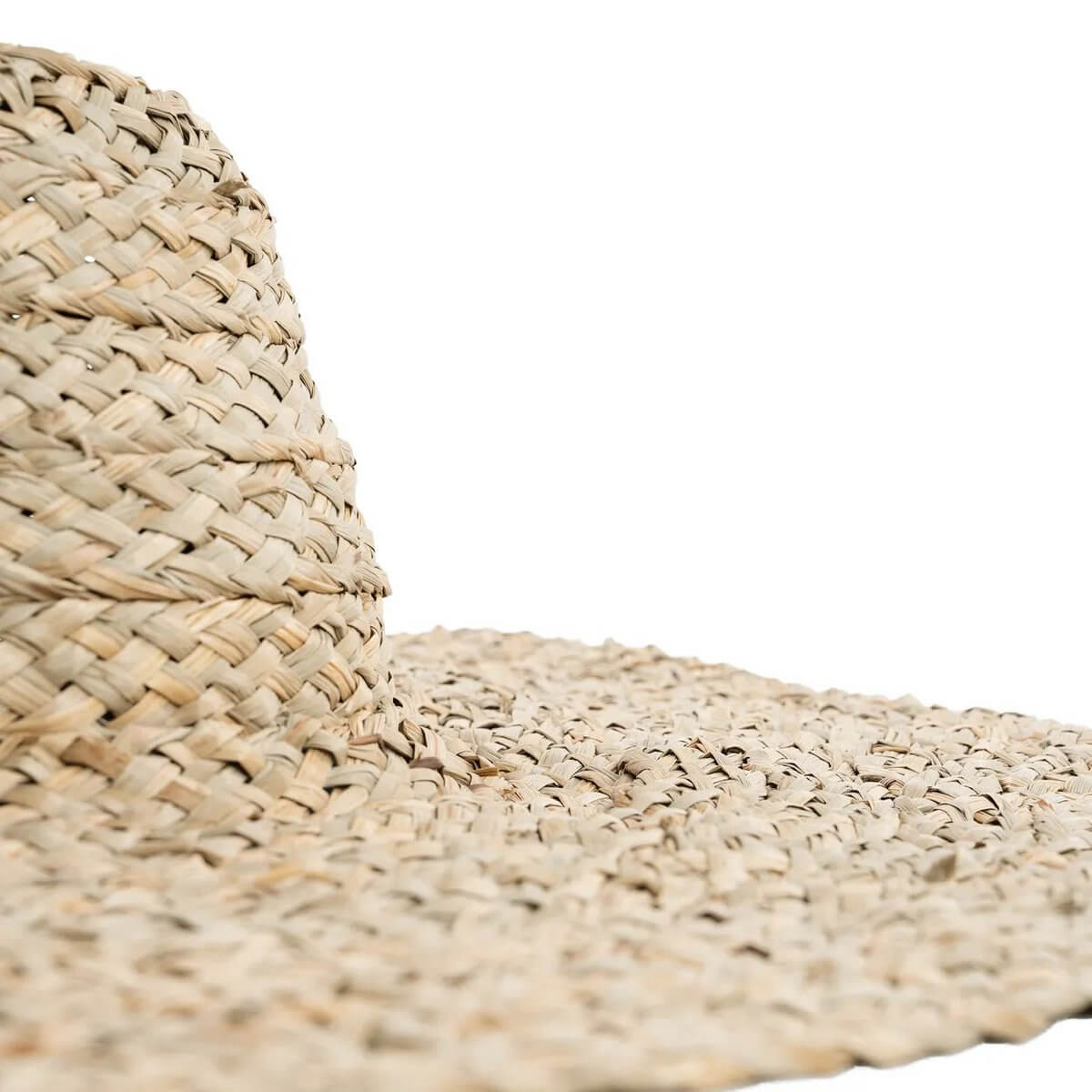 Bohemian style De Playa hat made from 100% water hyacinth, perfect for summer days. Natural beige color adds a chic touch. Brand: Bazar Bizar Living.