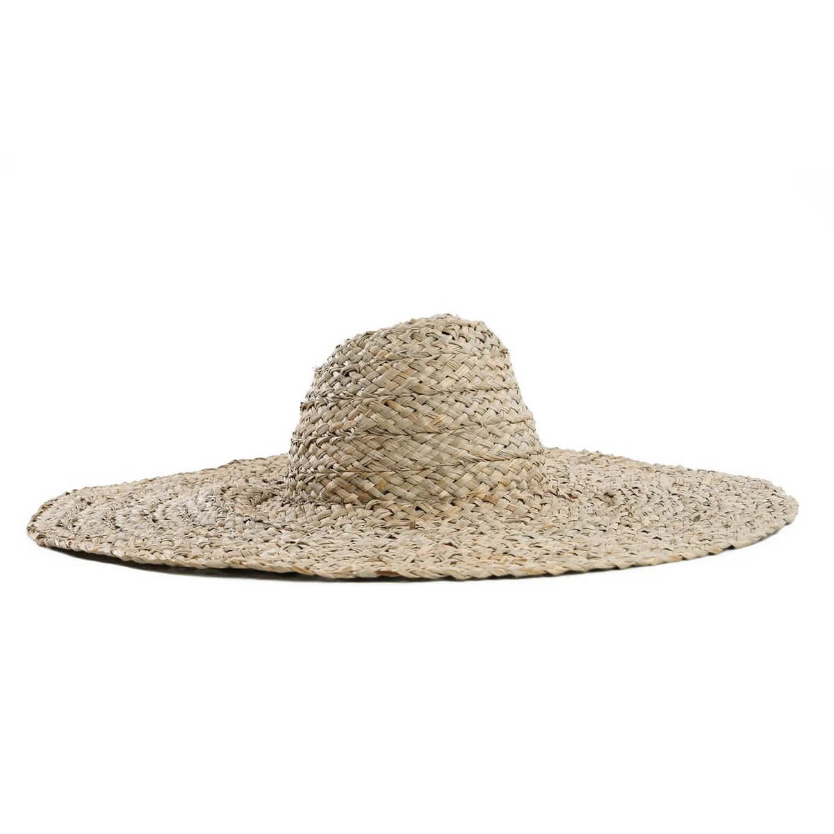 Bohemian De Playa Hat made of 100% water hyacinth. Beige woven design perfect for summer days, by Bazar Bizar Living.