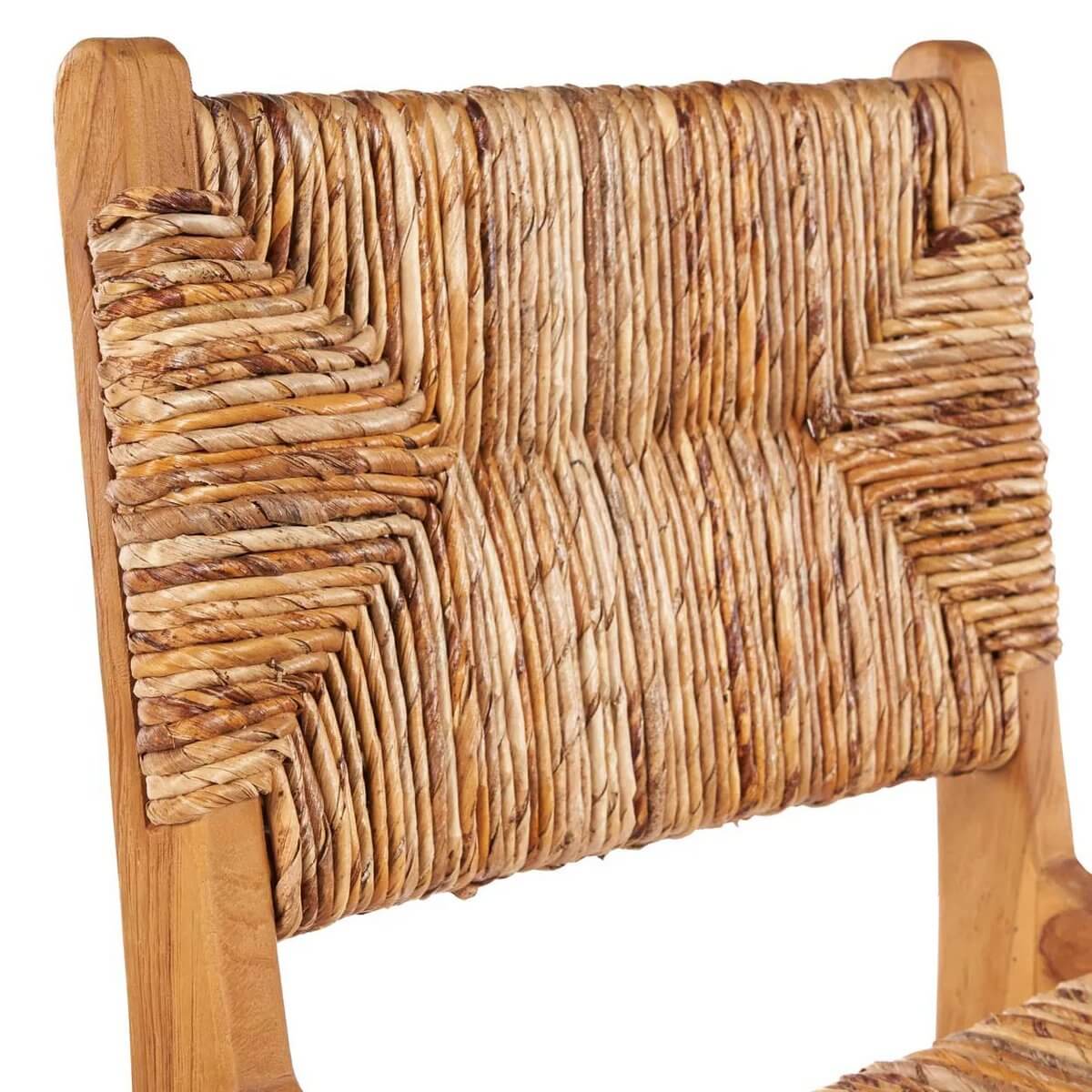 Close-up of De Puquta Barkruk in Natural, showcasing its Bohemian woven design and sleek wooden frame, perfect for any modern space.