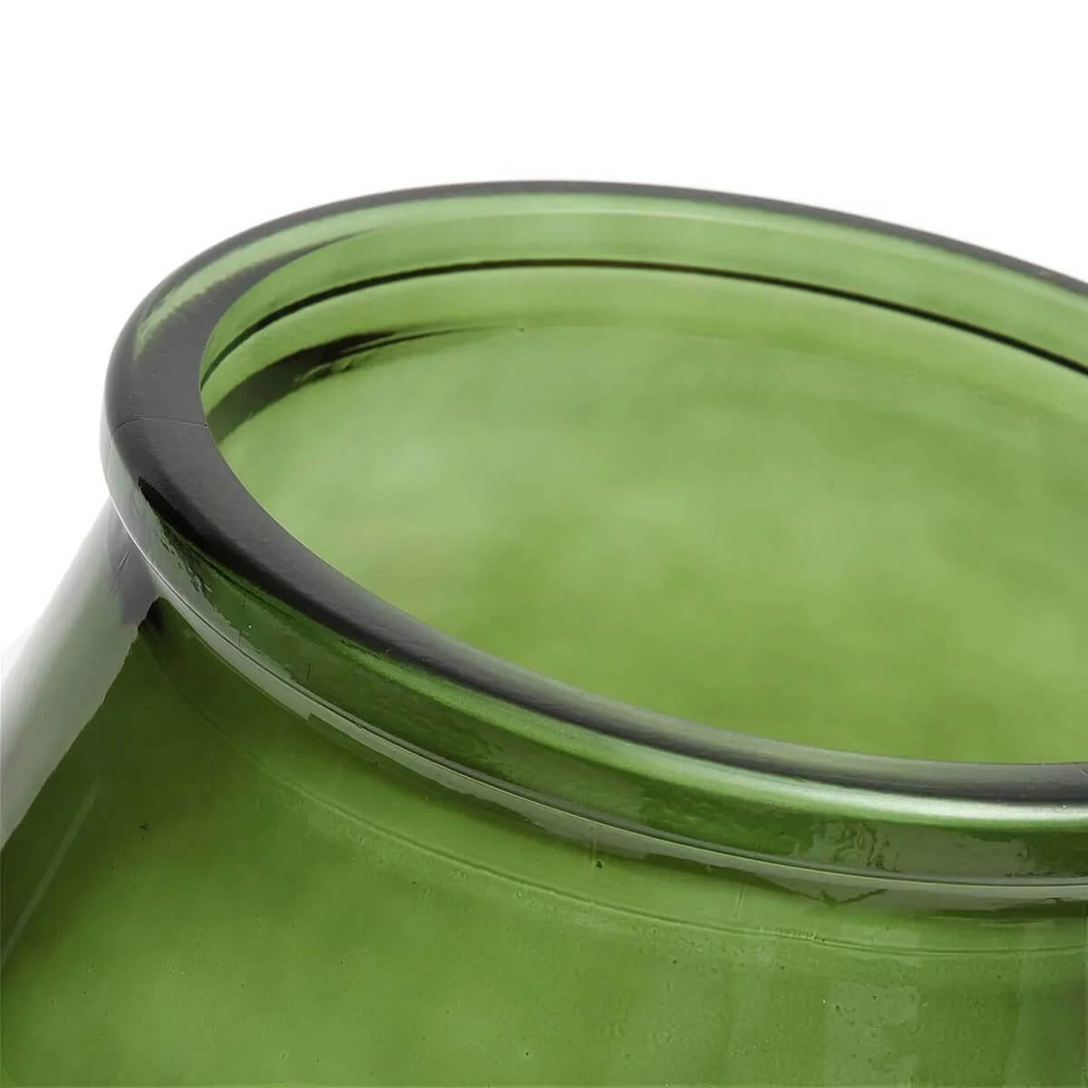 Close-up of the green De Qiezi Vaas, showing sleek lines and recycled glass texture, perfect for a bohemian home decor piece.