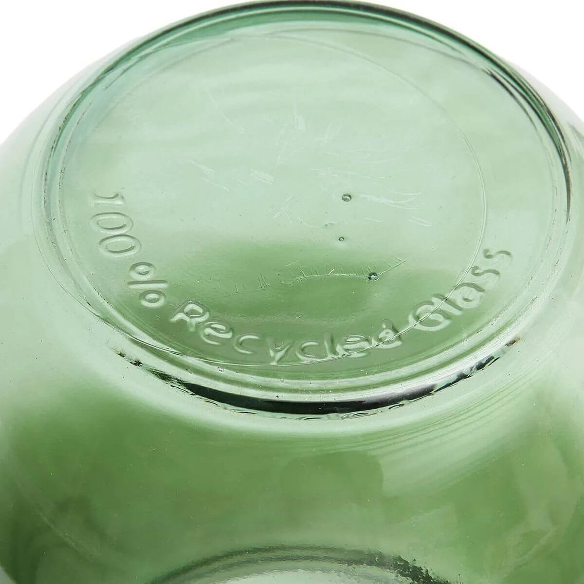 Close-up of a De Qiezi Vaas in green, showcasing the 100% recycled glass base with unique Bohemian texture for an eco-friendly decor touch.