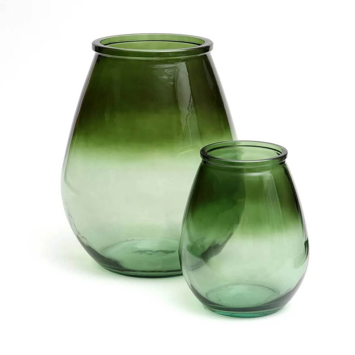 Bohemian-style green De Qiezi Vaas, made from recycled glass, perfect for displaying flowers or as a decorative piece with a contemporary touch.