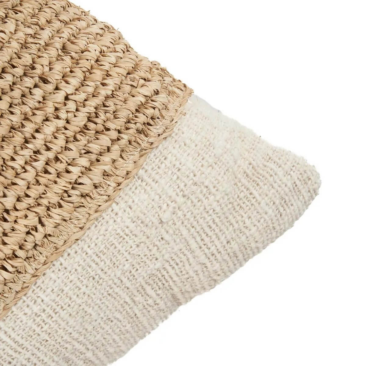 Raffia Stempel Kussenhoes in natuurlijk beige en wit, met rustieke textuur voor elegante en duurzame woondecoratie.