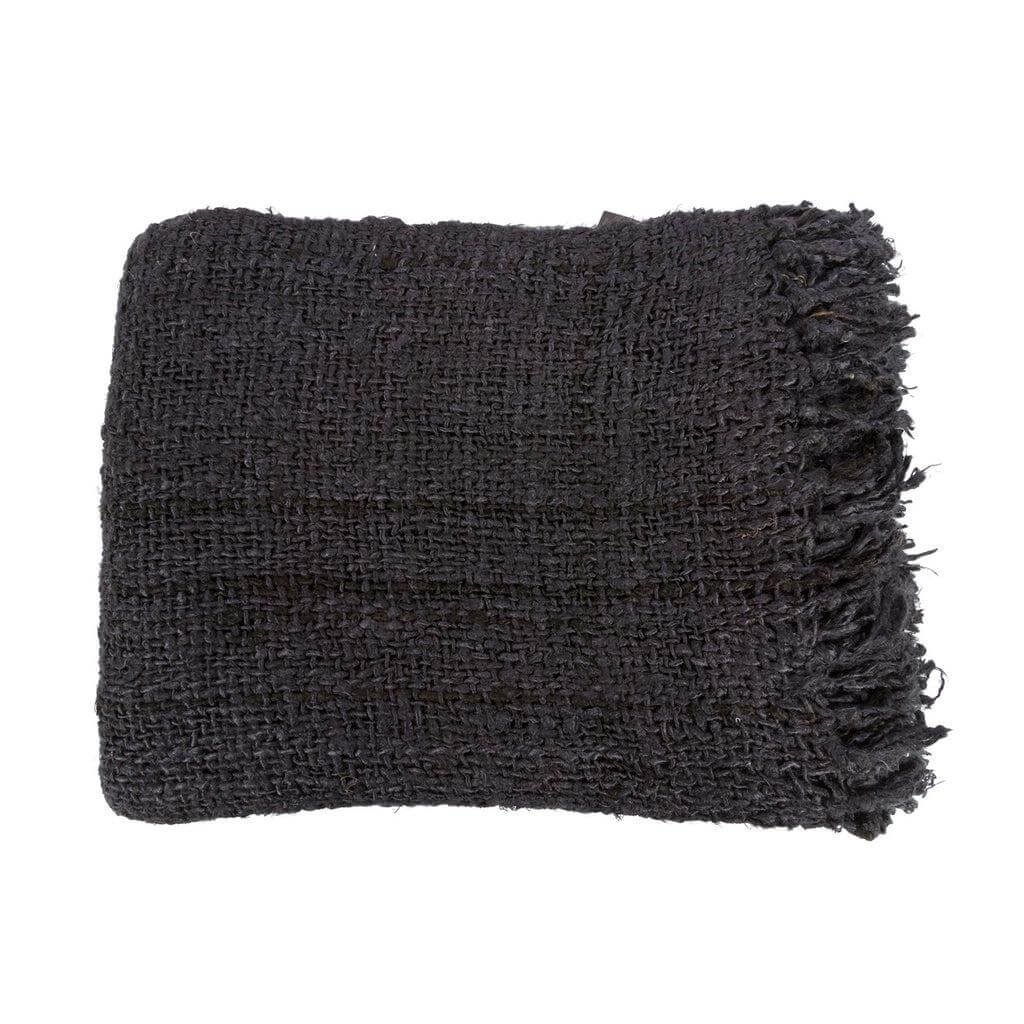 Alt Tag: Luxe handgeweven marinezwarte plaid met franjes, perfecte toevoeging voor warmte en stijl in elke kamer.